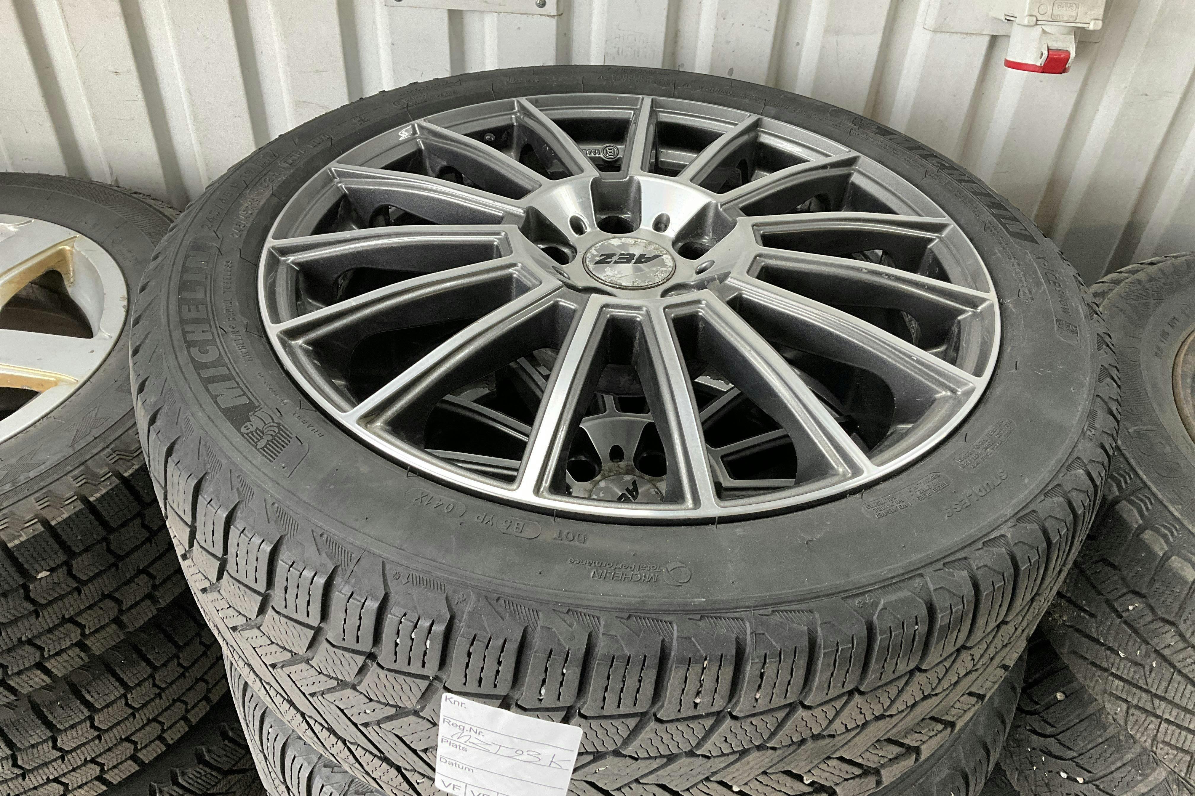 Vehicle Image 16