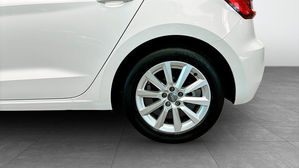 Vehicle Image 6