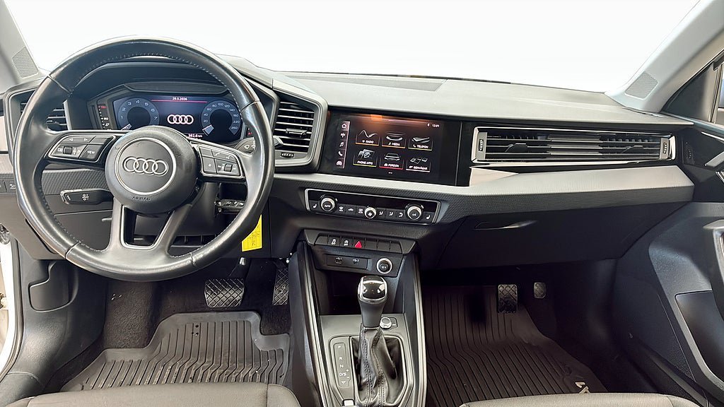 Vehicle Image 10