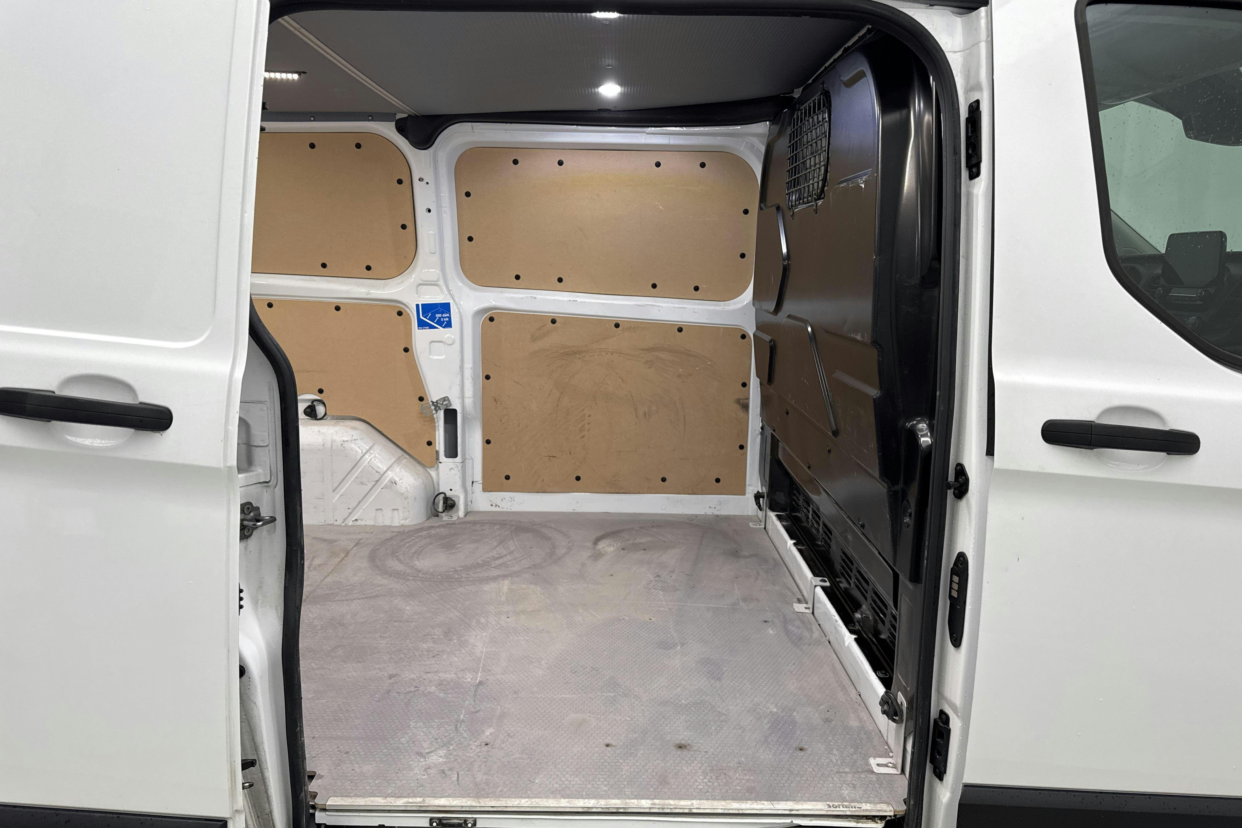 Vehicle Image 8