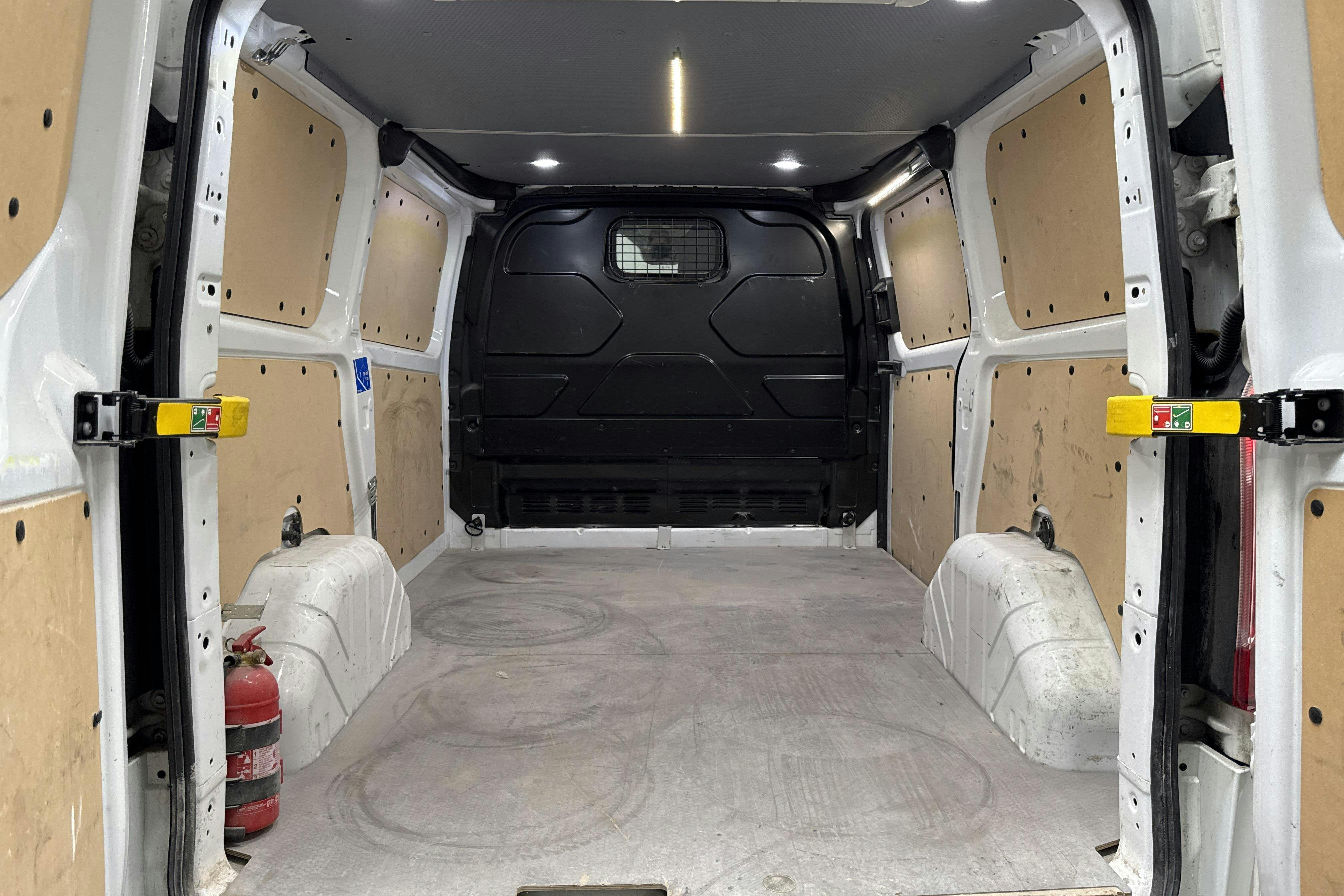 Vehicle Image 9