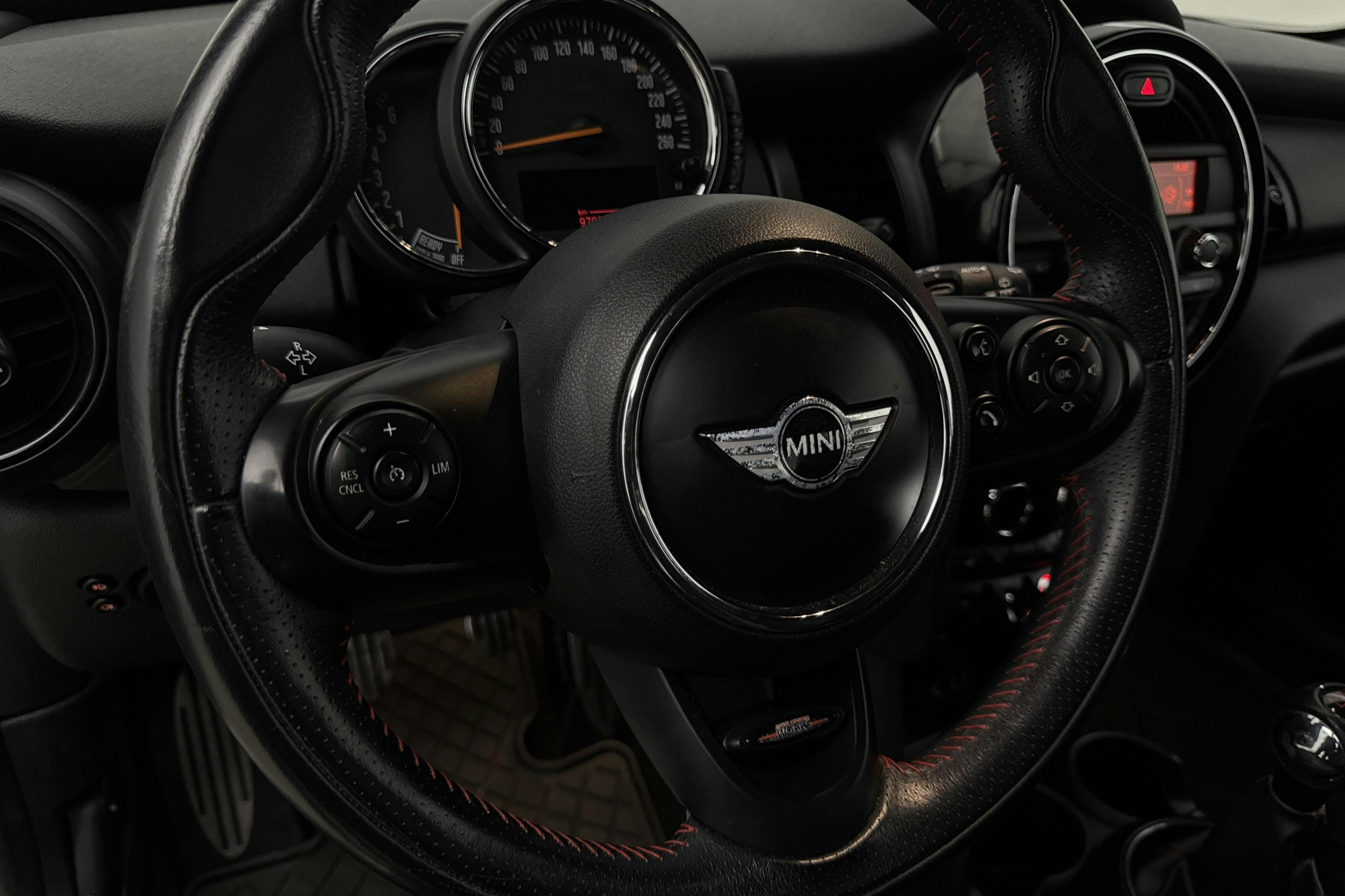 Vehicle Image 13