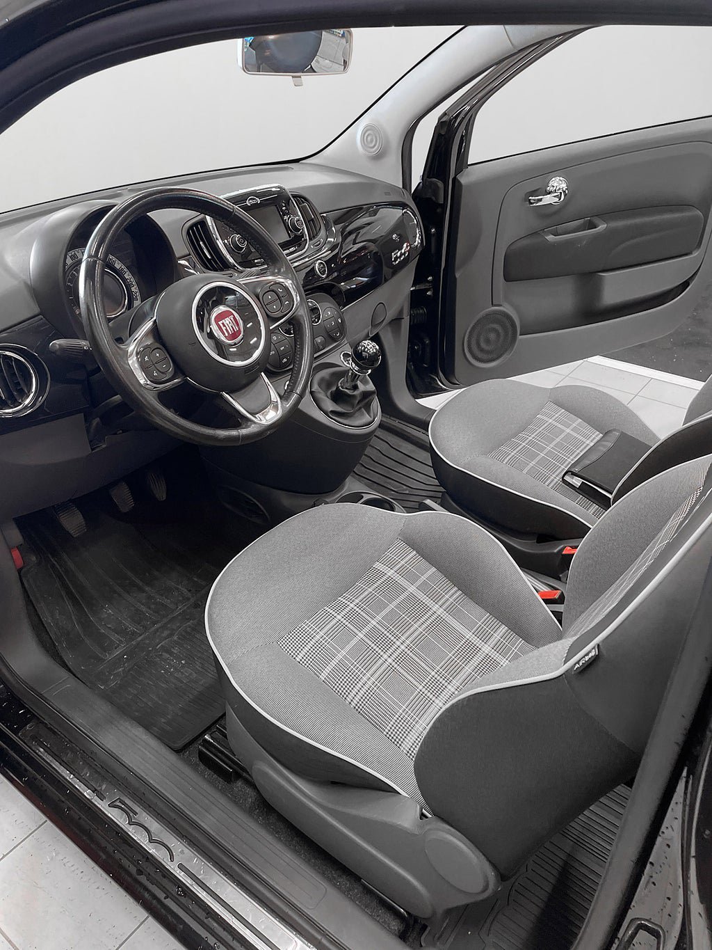 Vehicle Image 12