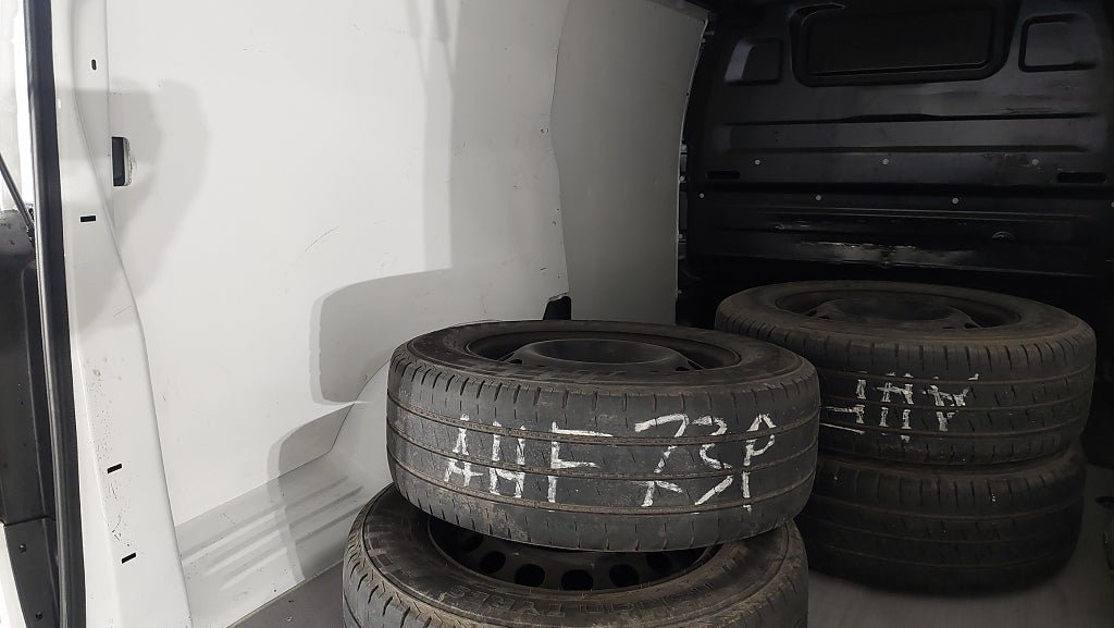 Vehicle Image 26