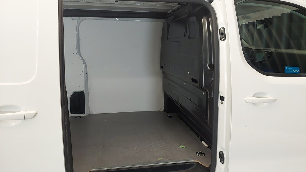 Vehicle Image 28