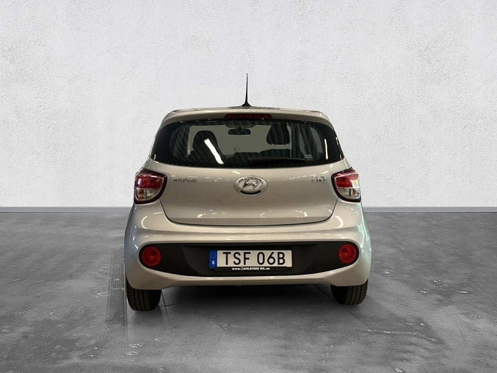 Vehicle Image 4