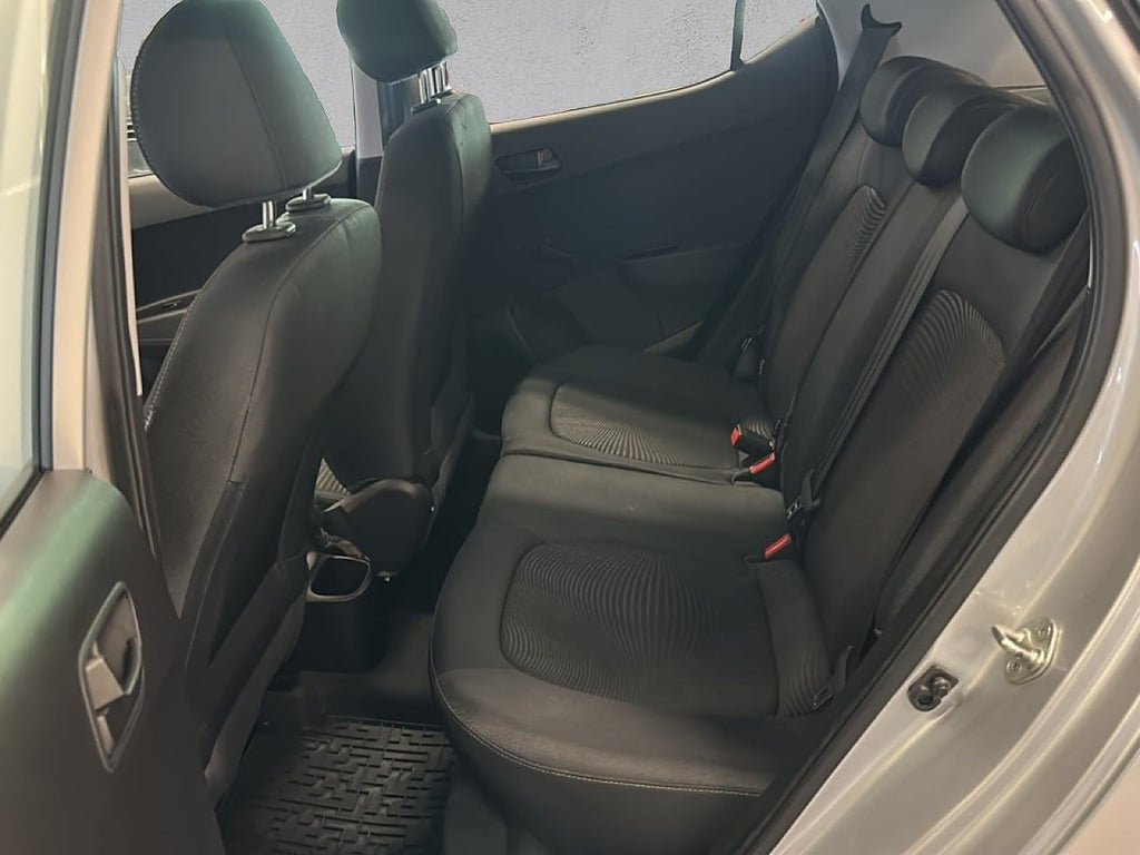 Vehicle Image 11