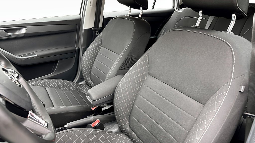 Vehicle Image 8