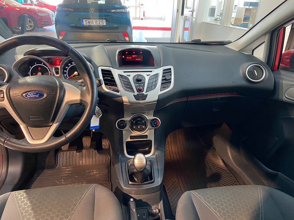 Vehicle Image 7