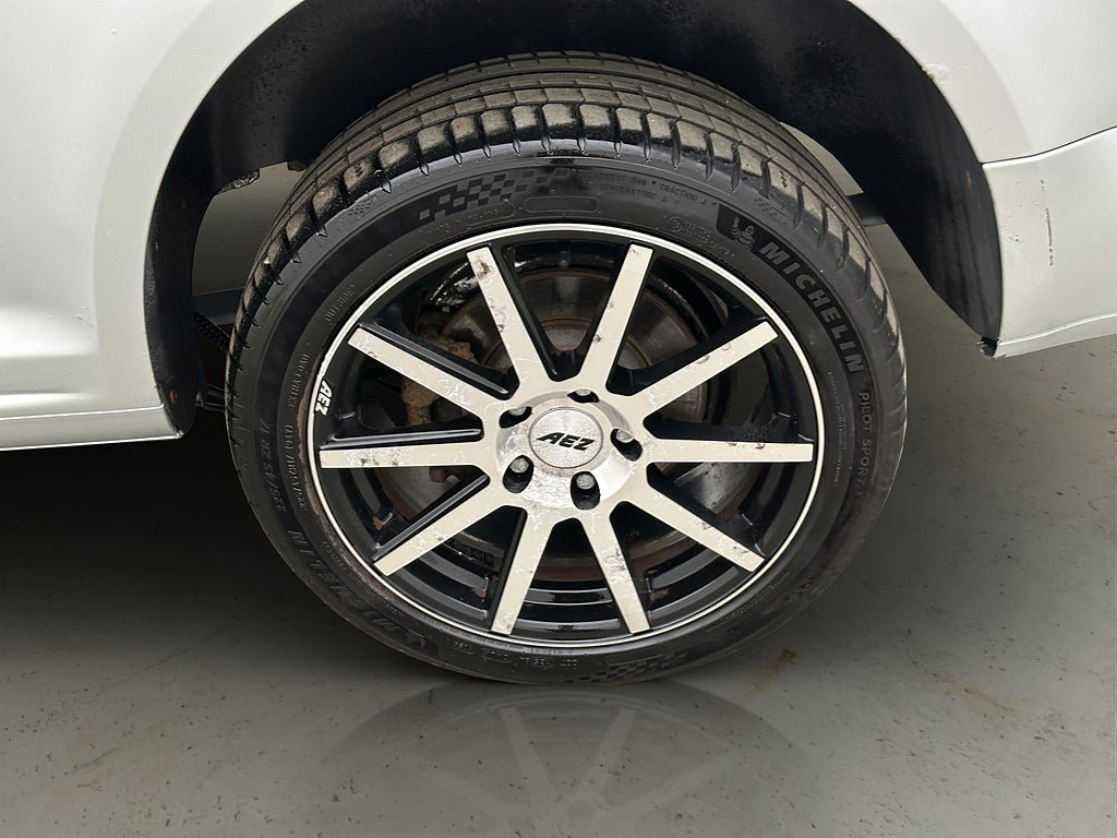 Vehicle Image 31
