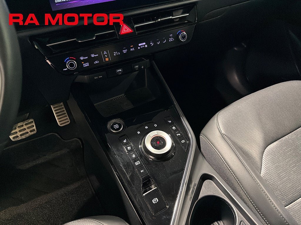 Vehicle Image 16