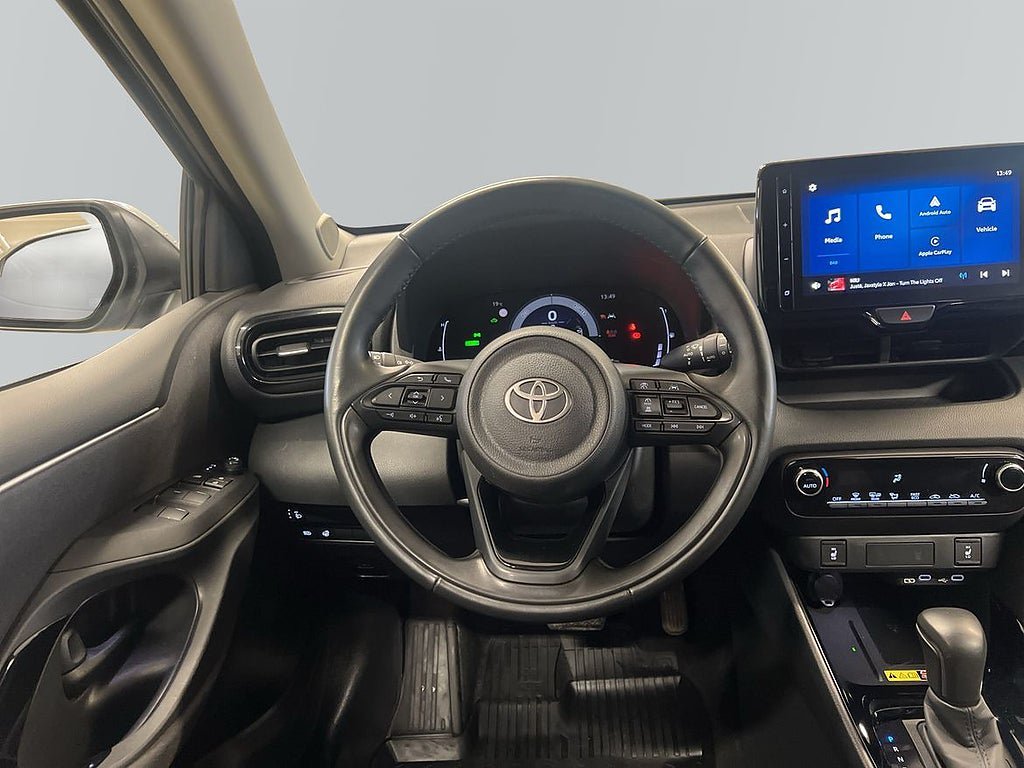 Vehicle Image 9