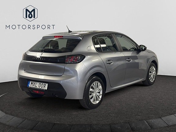 Vehicle Image 8