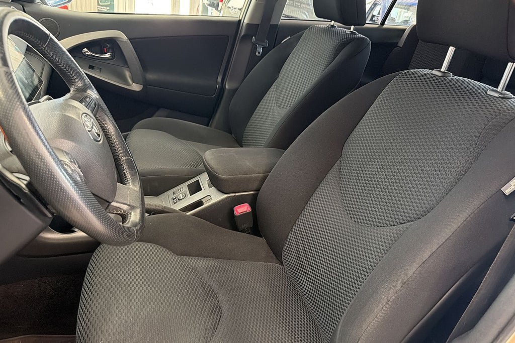 Vehicle Image 9