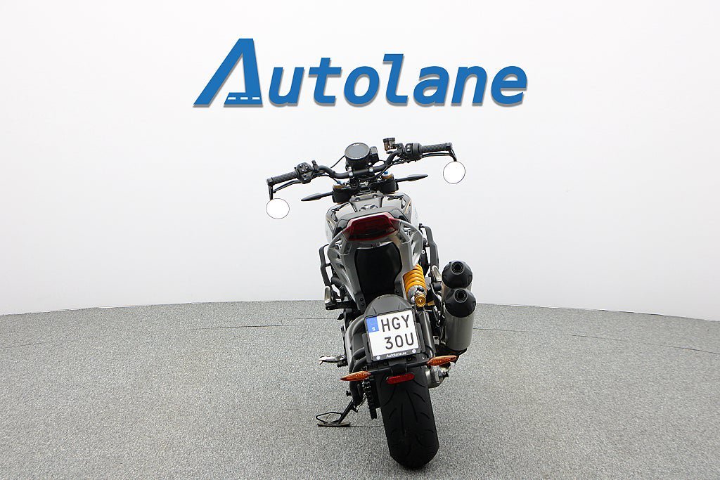 Vehicle Image 8
