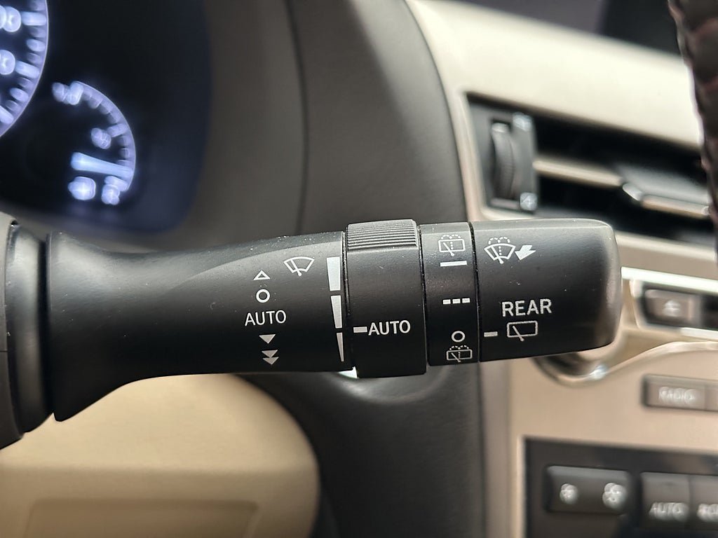 Vehicle Image 32
