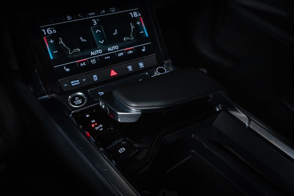 Vehicle Image 25