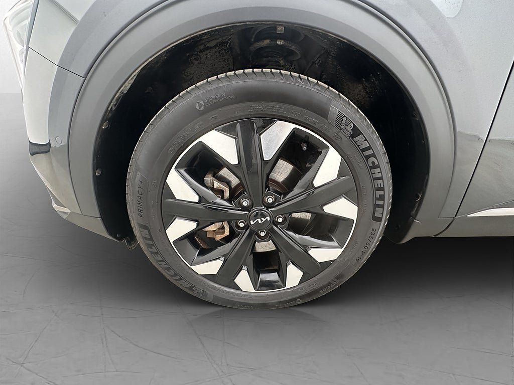Vehicle Image 32
