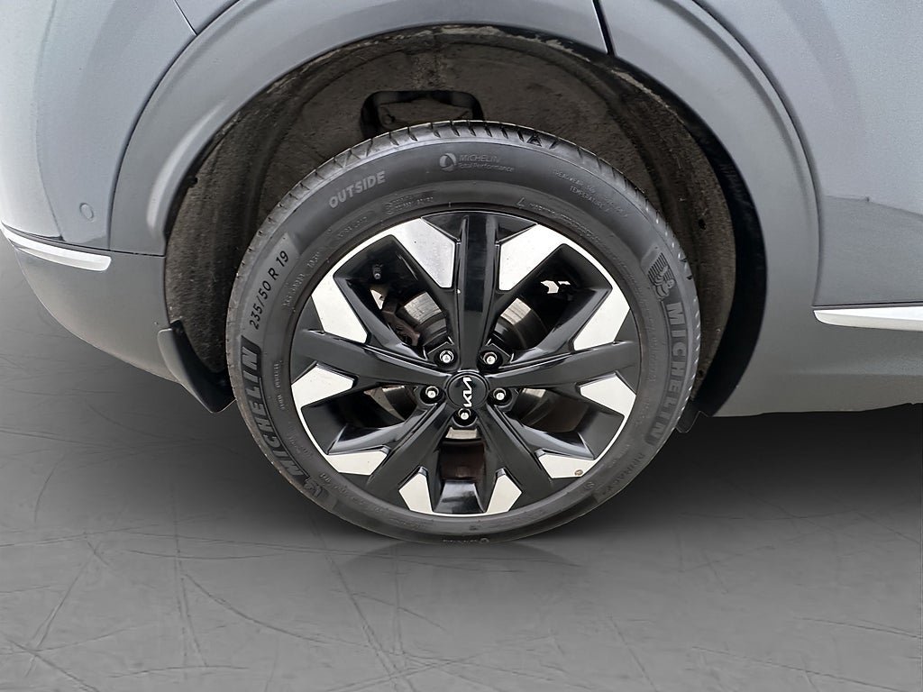 Vehicle Image 33