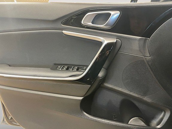 Vehicle Image 26