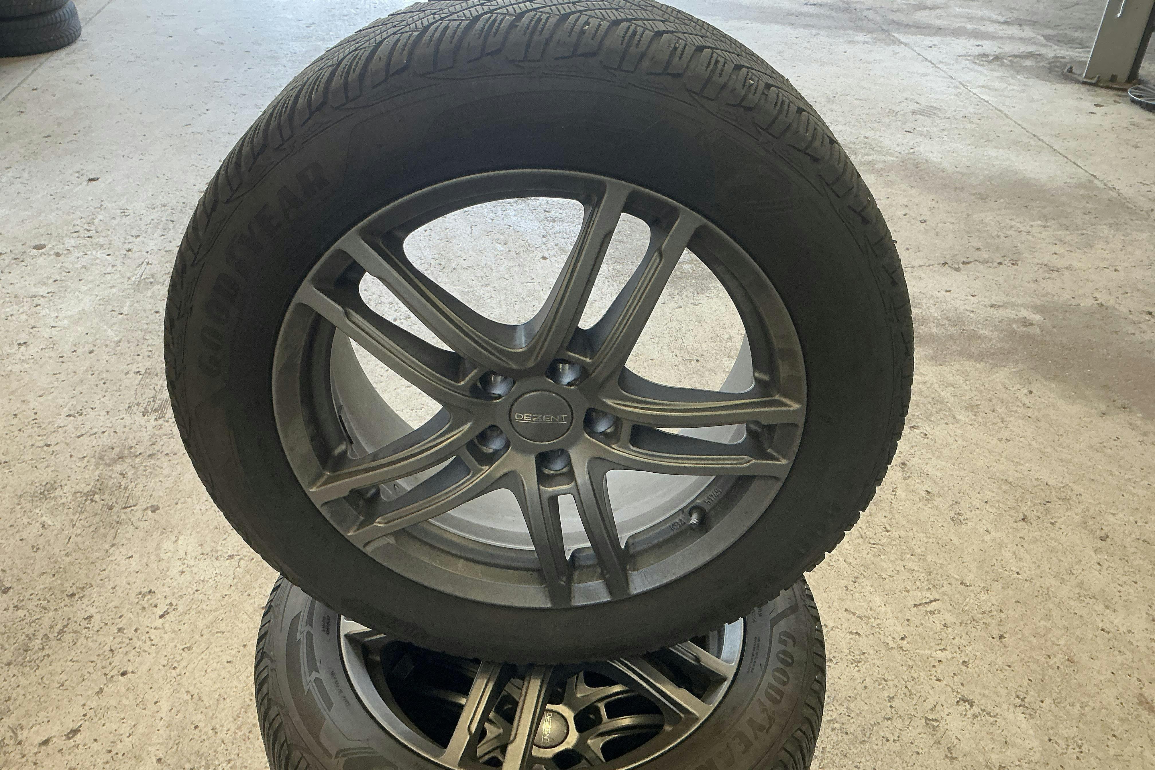 Vehicle Image 15