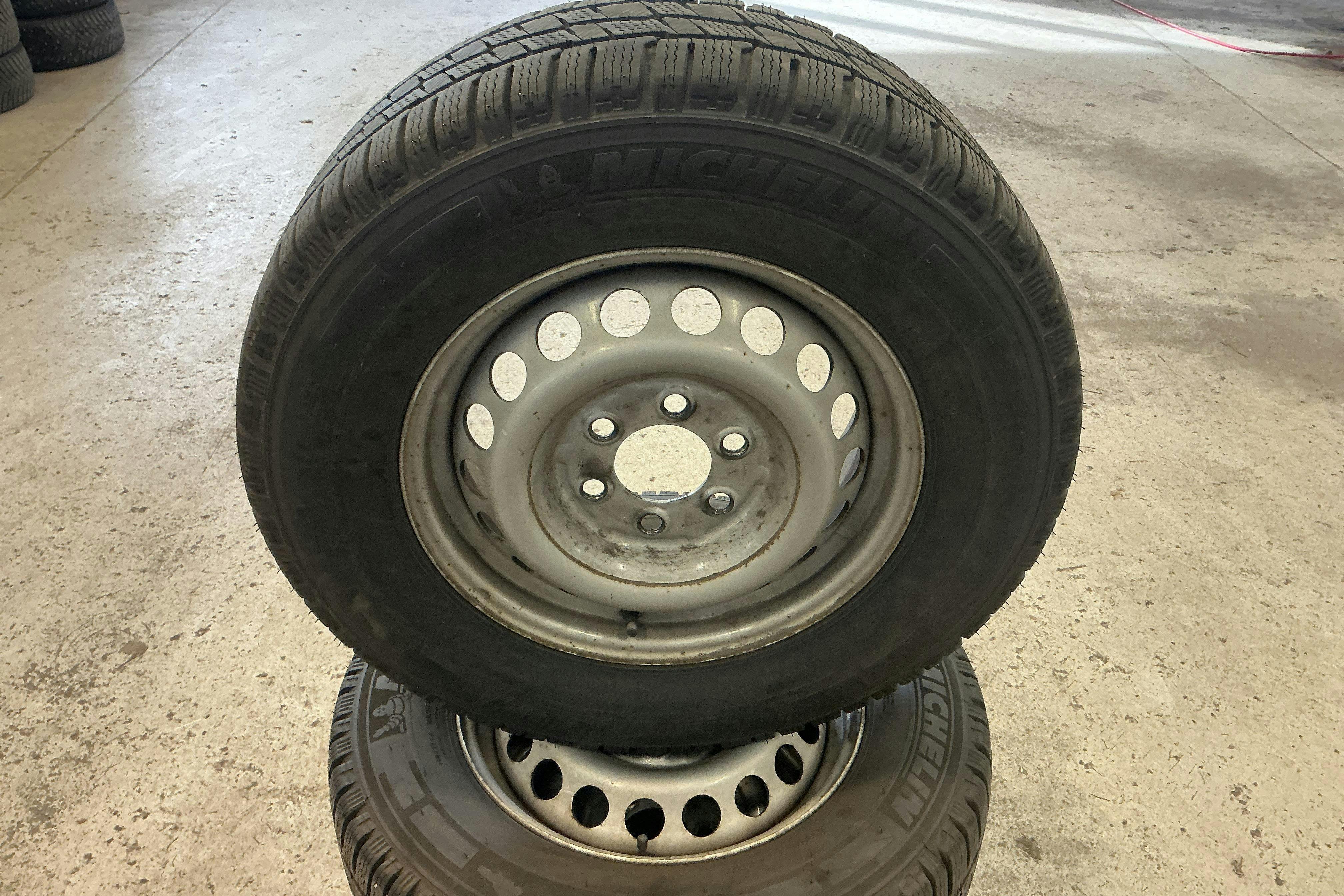 Vehicle Image 19