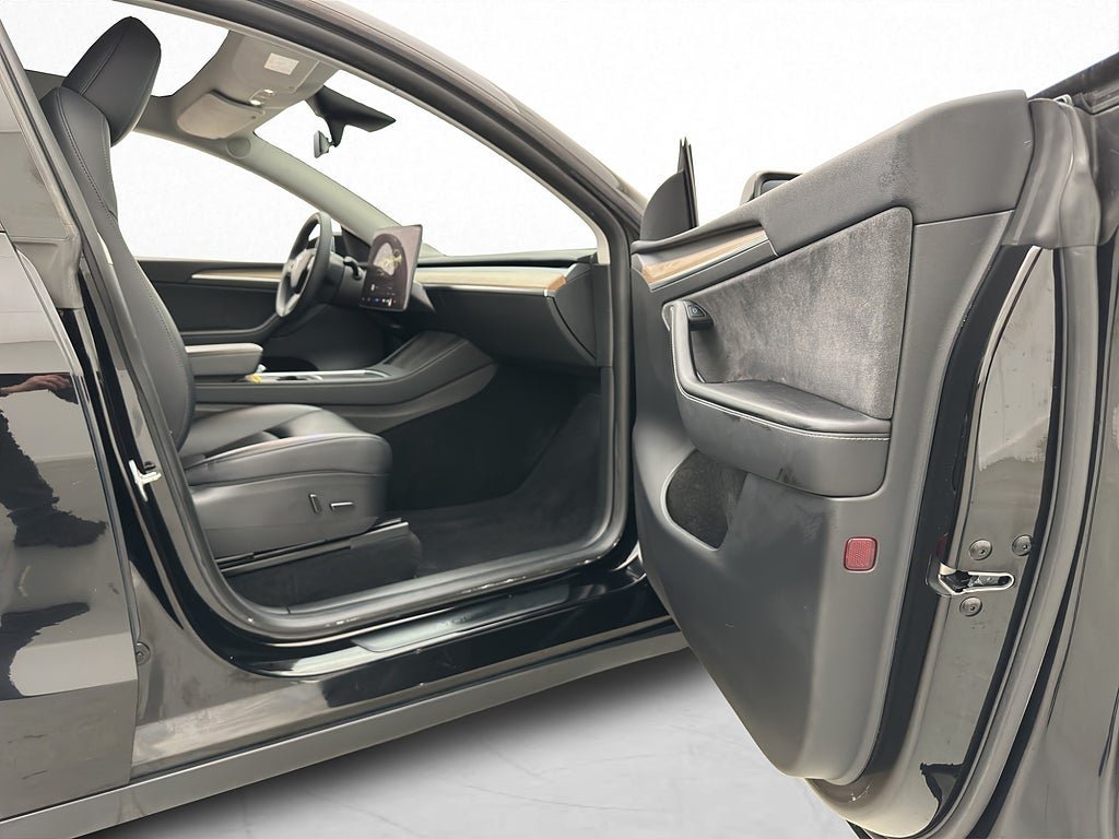 Vehicle Image 21