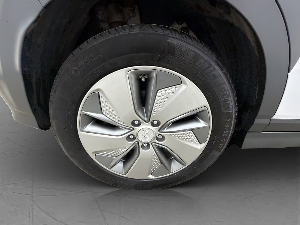 Vehicle Image 35