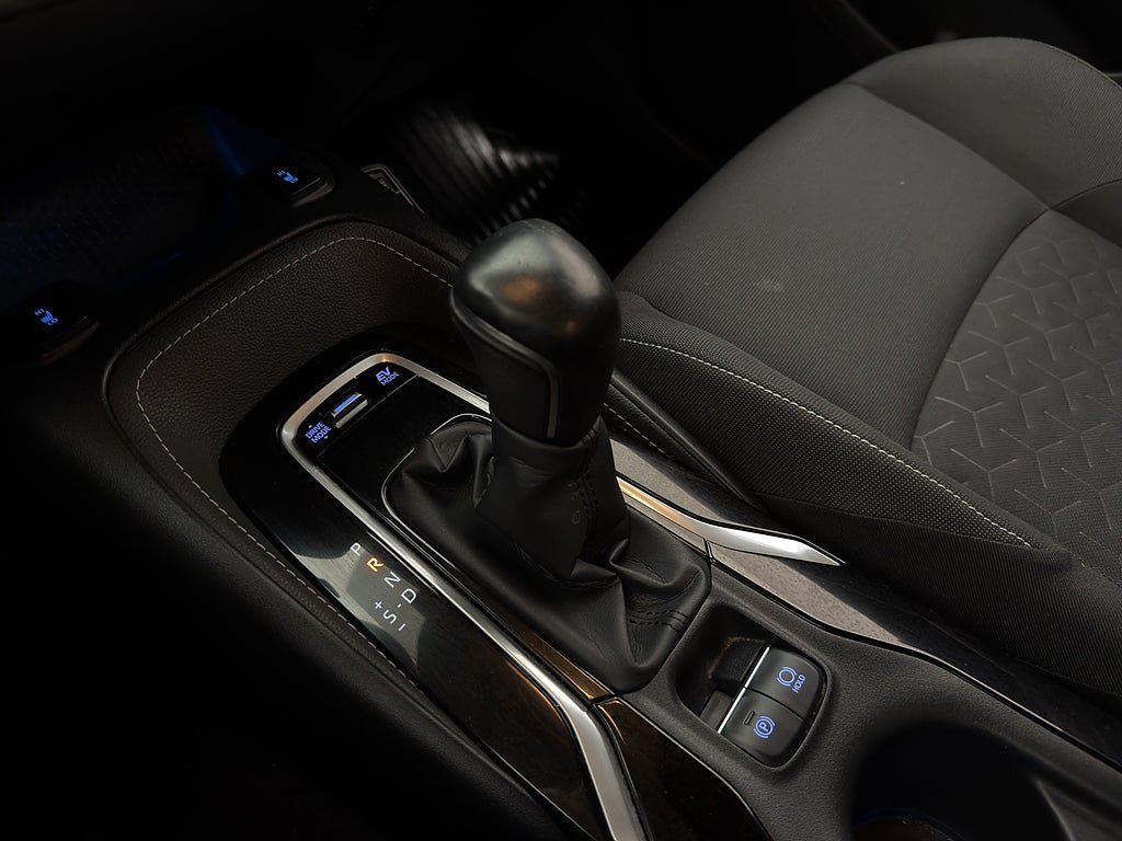 Vehicle Image 25