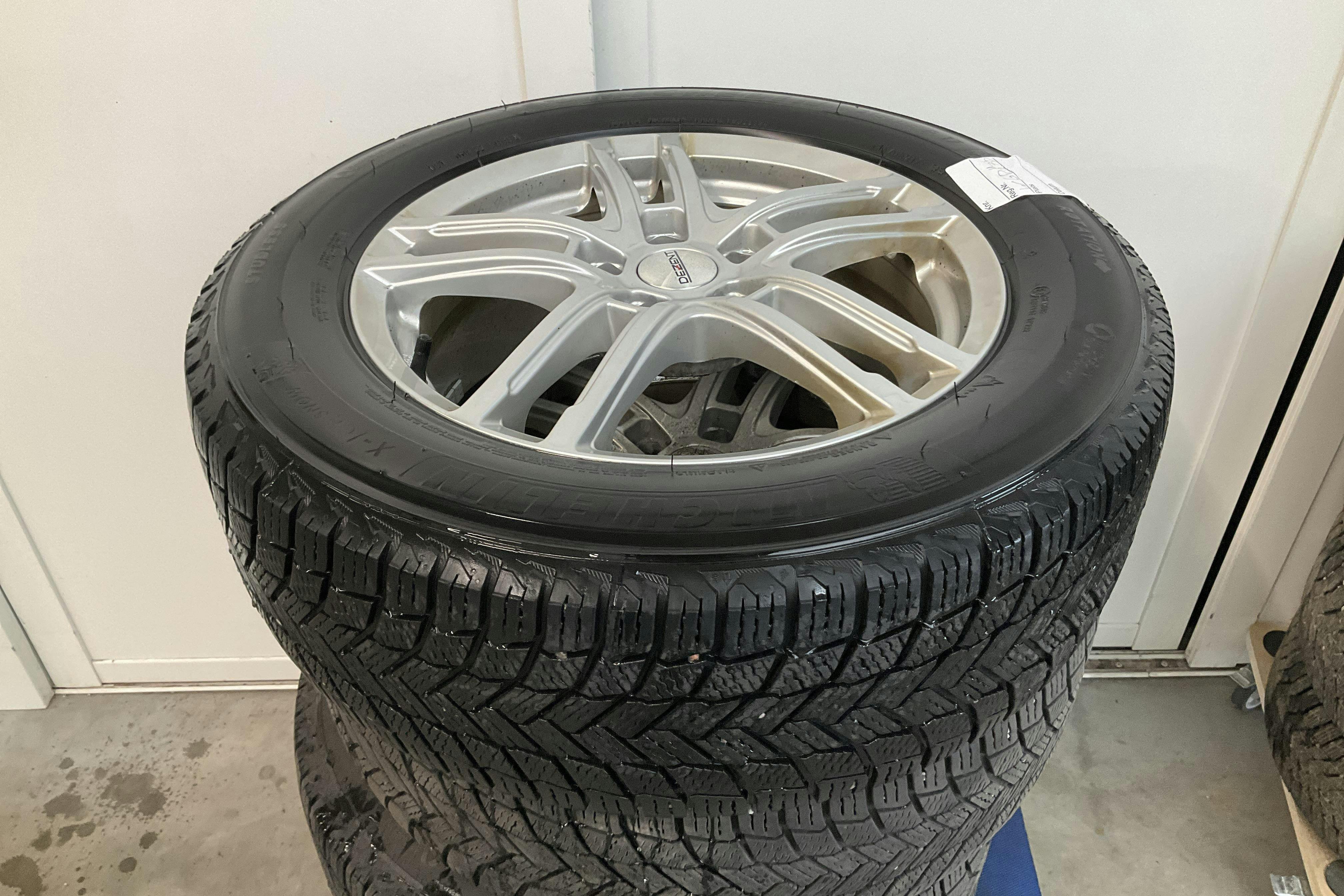 Vehicle Image 13