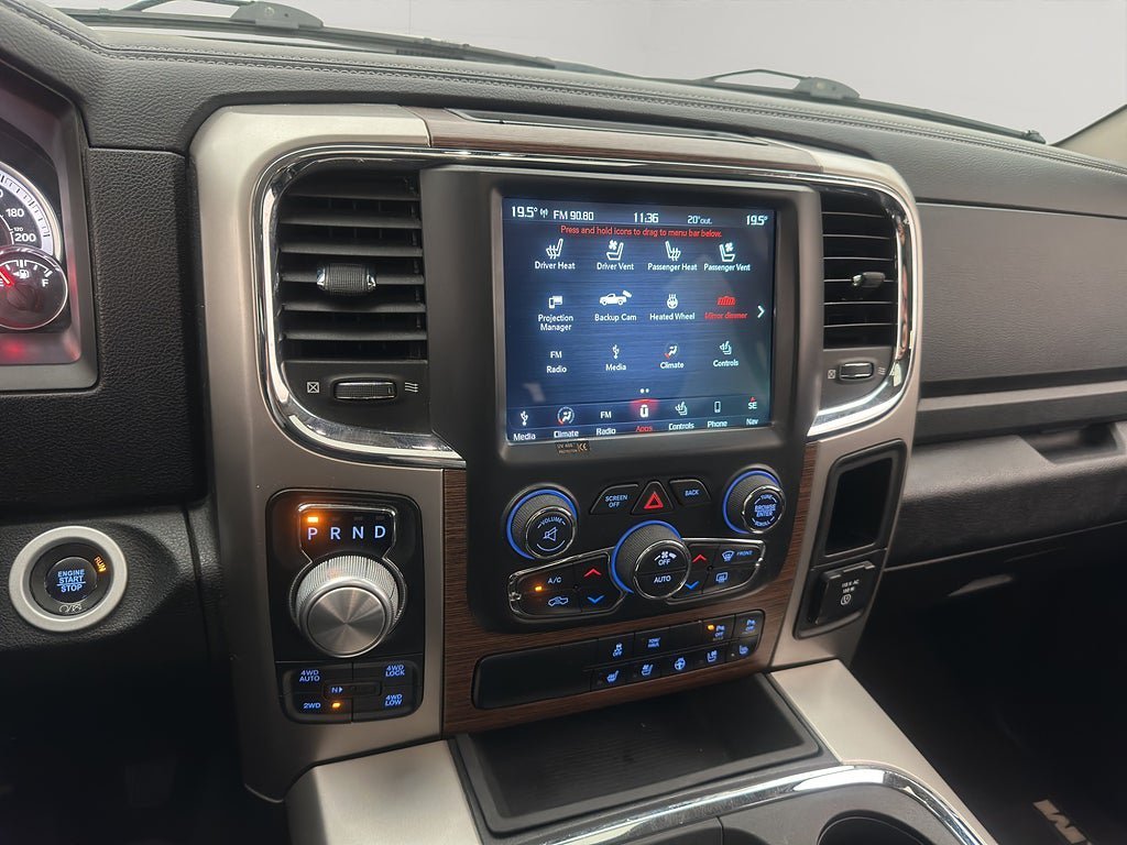 Vehicle Image 25