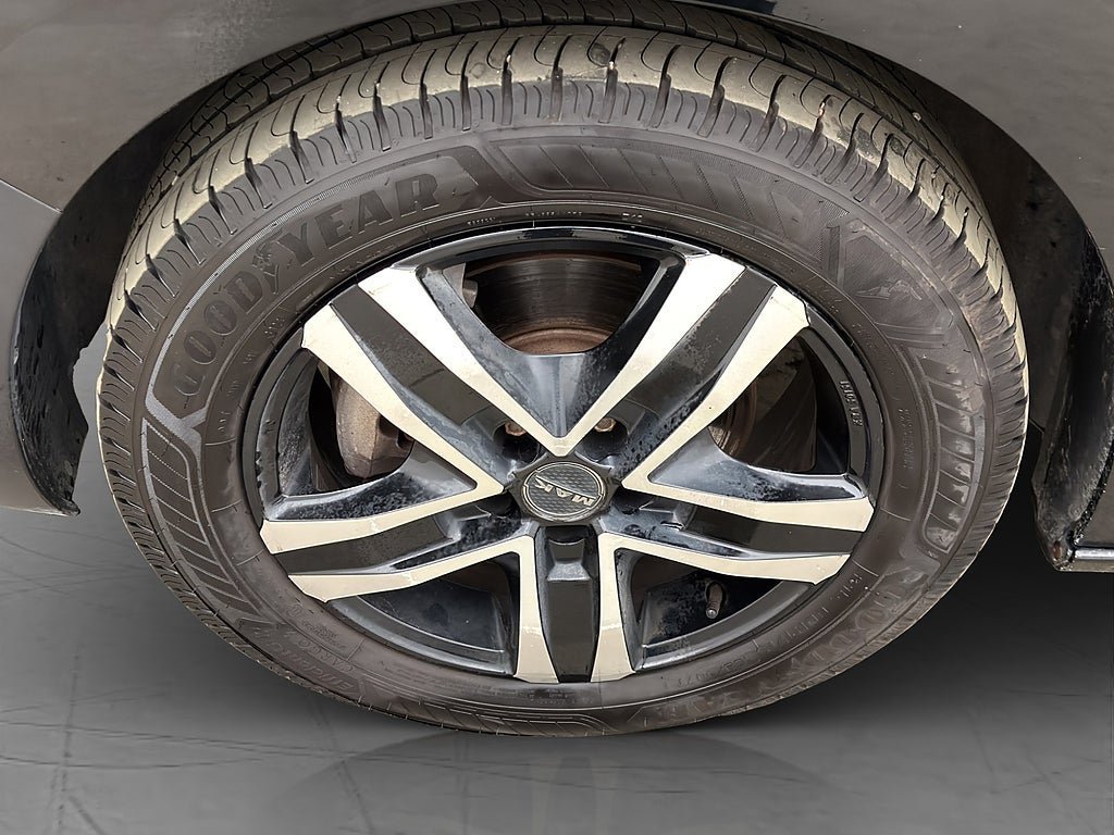 Vehicle Image 35