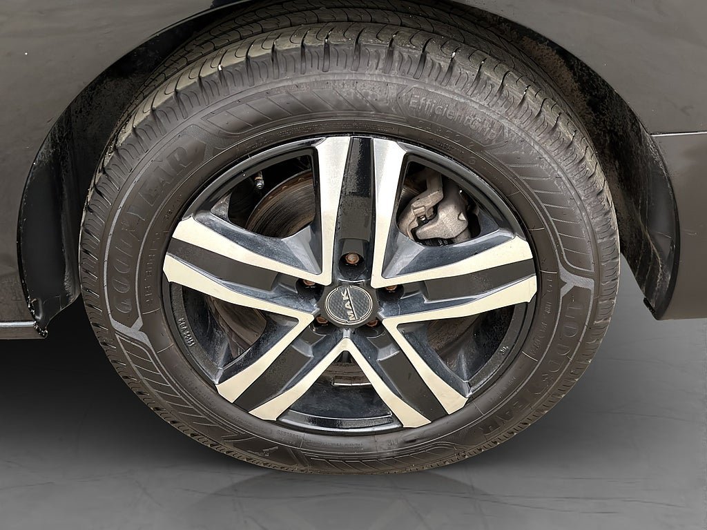 Vehicle Image 37