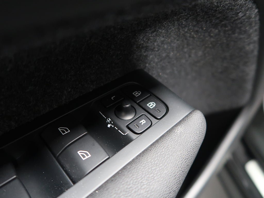 Vehicle Image 38