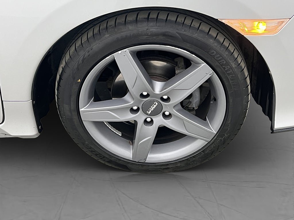 Vehicle Image 25