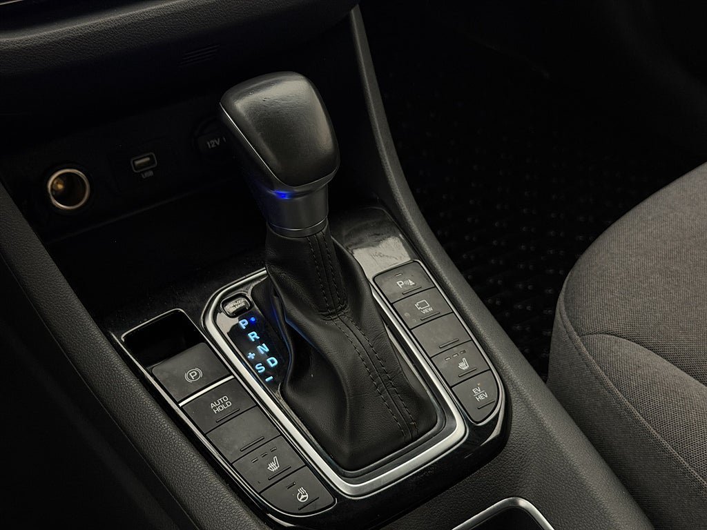 Vehicle Image 25