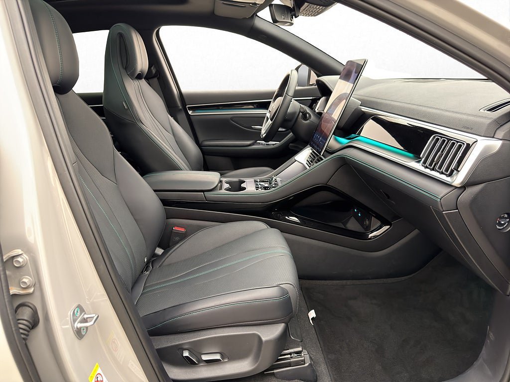Vehicle Image 32