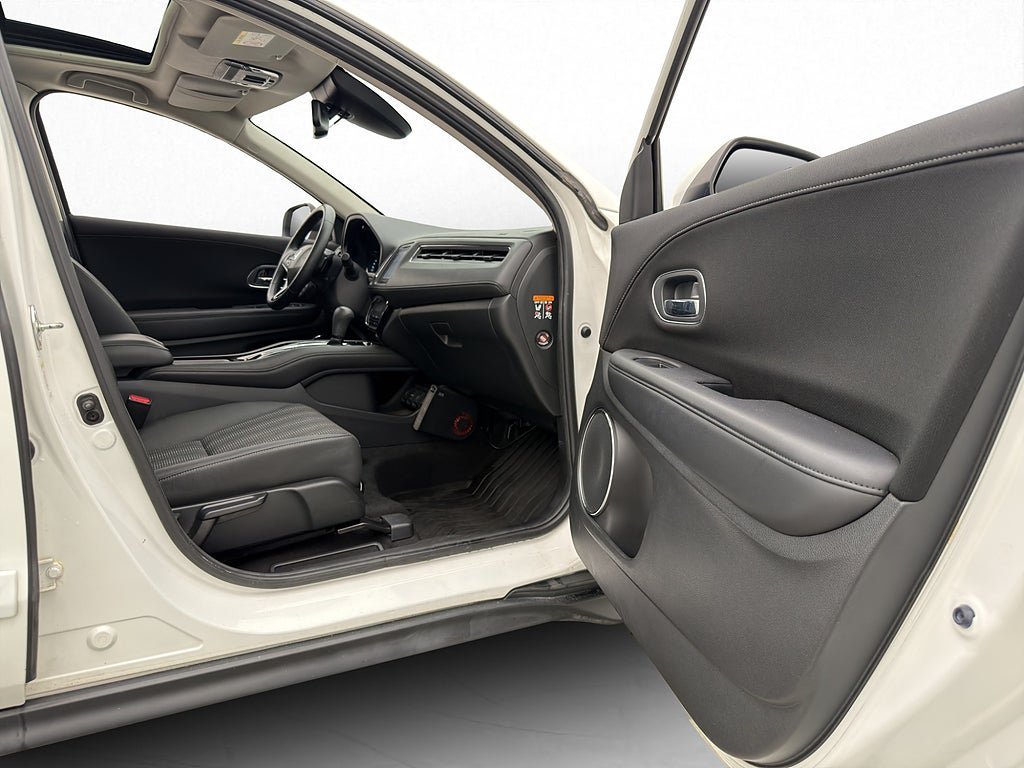 Vehicle Image 23