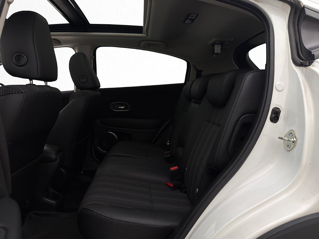 Vehicle Image 25