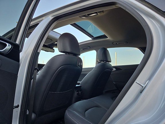 Vehicle Image 17