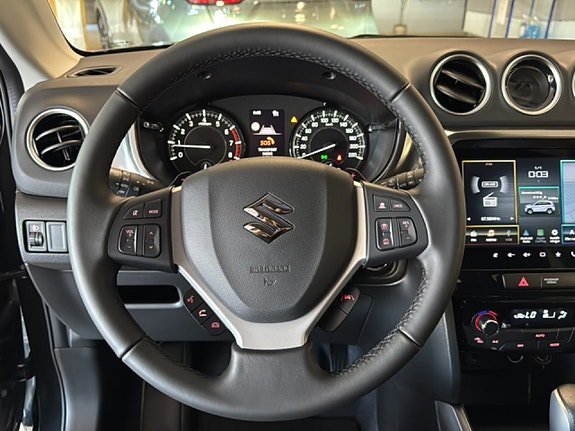 Vehicle Image 12