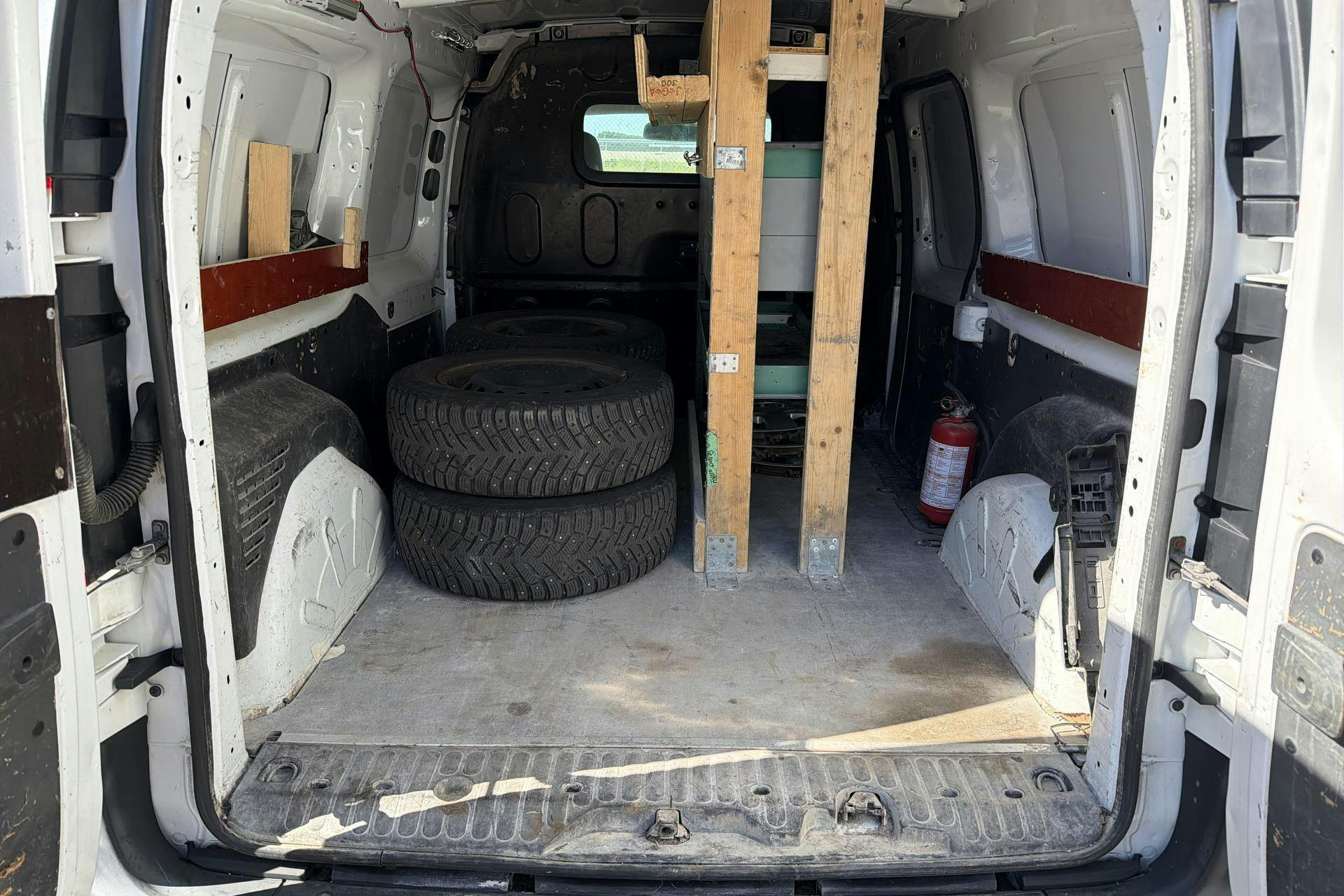 Vehicle Image 8