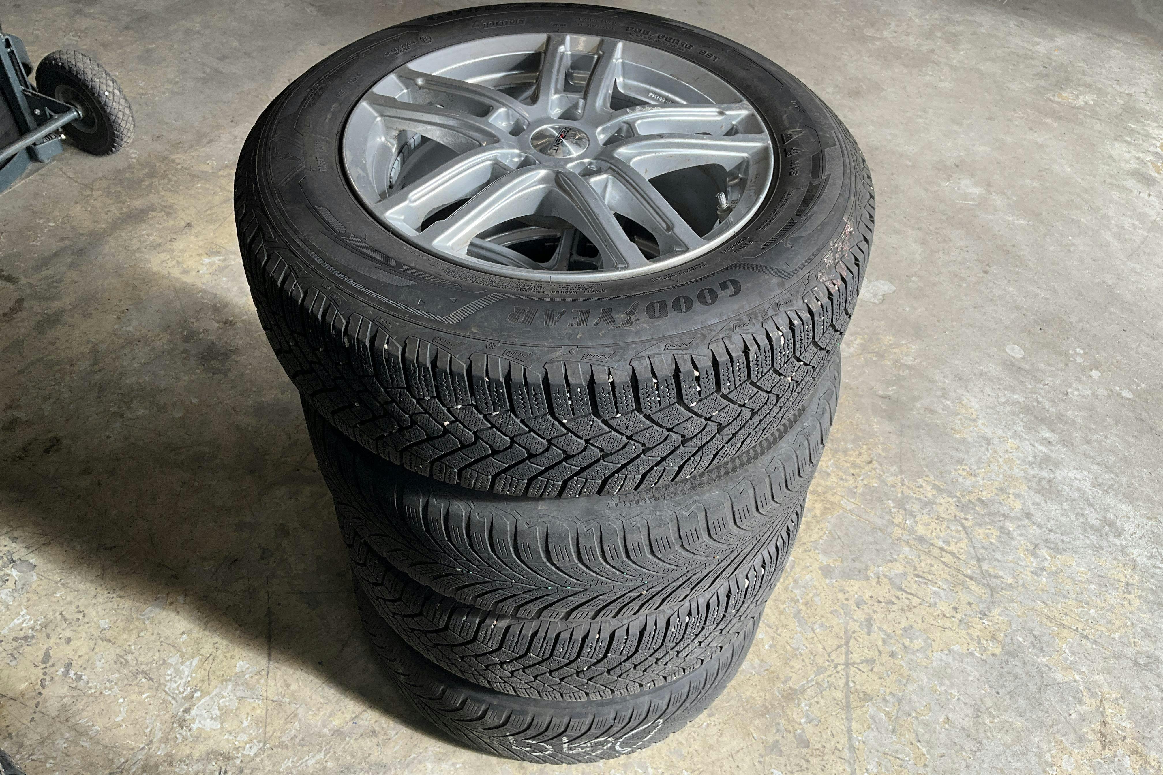 Vehicle Image 12