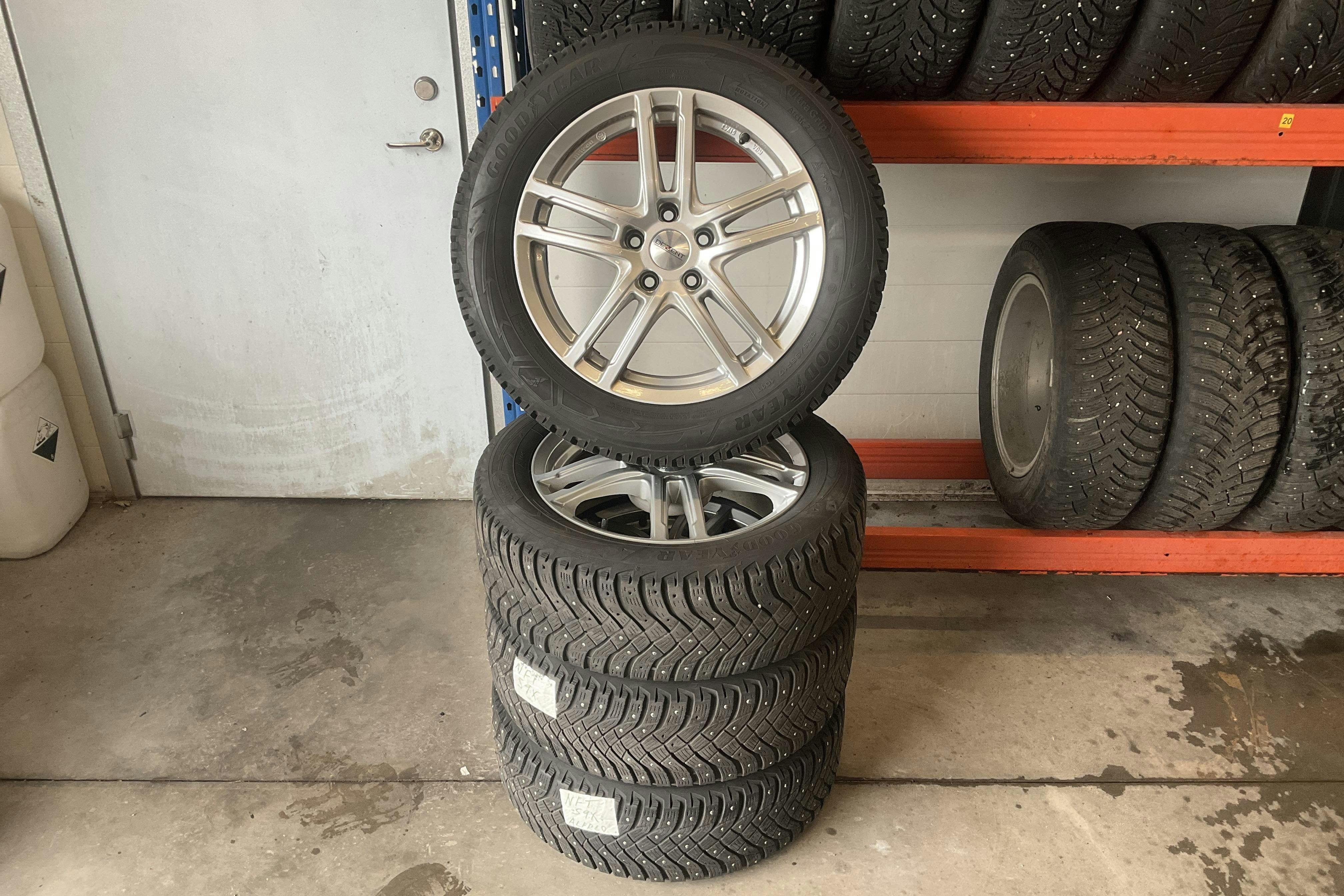 Vehicle Image 16