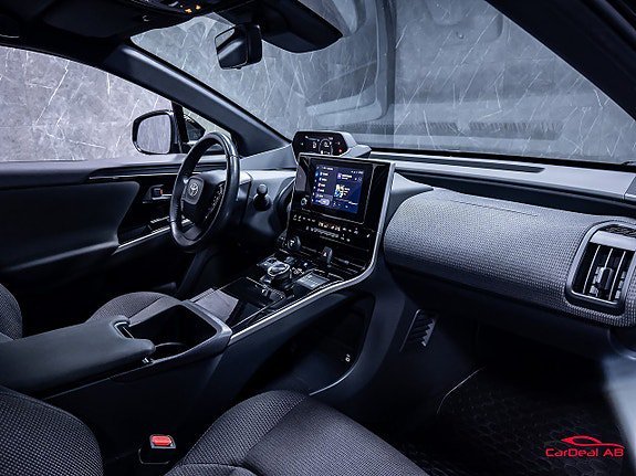 Vehicle Image 14