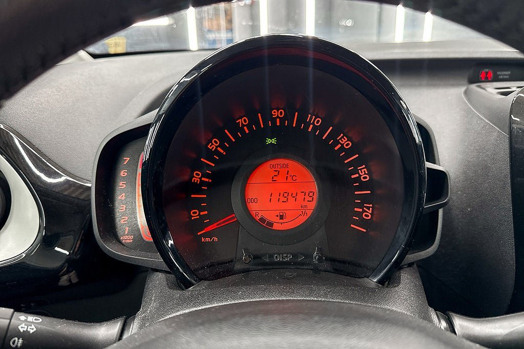 Vehicle Image 14