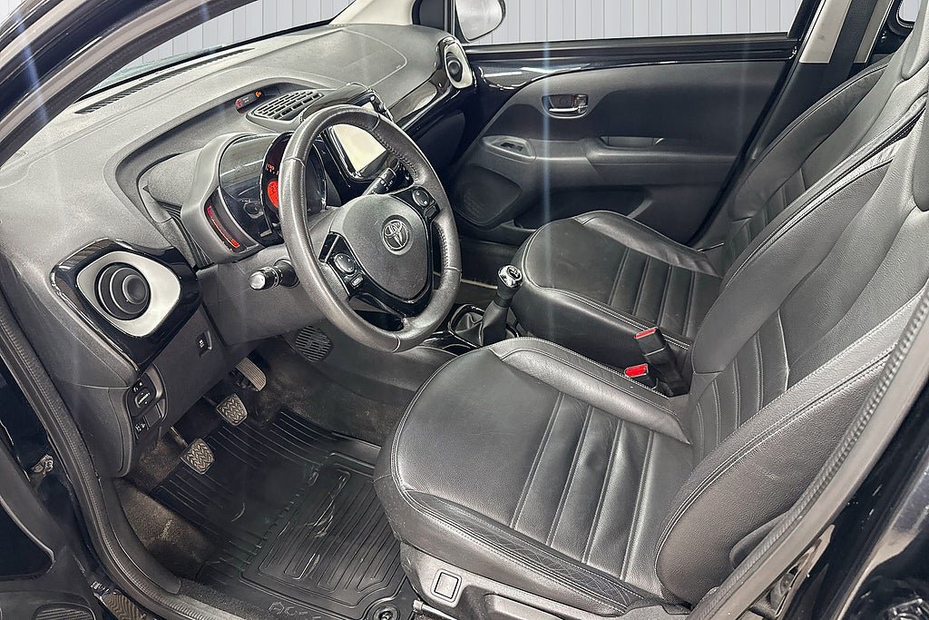 Vehicle Image 15