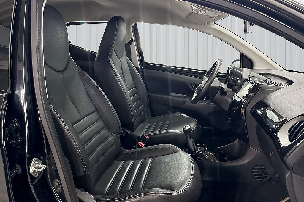 Vehicle Image 16