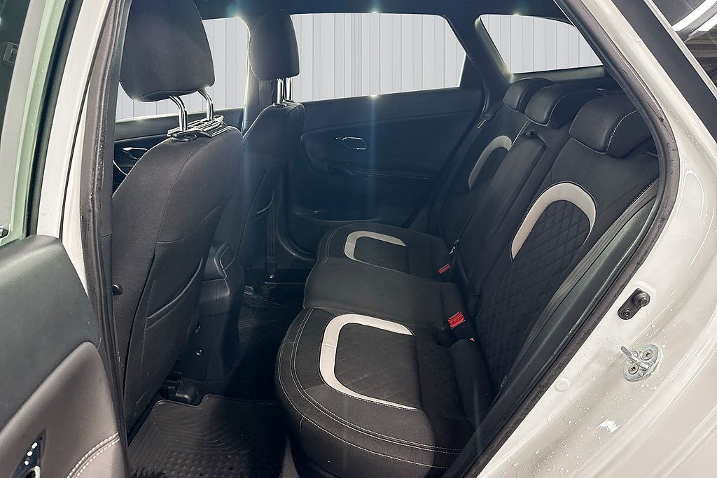 Vehicle Image 15