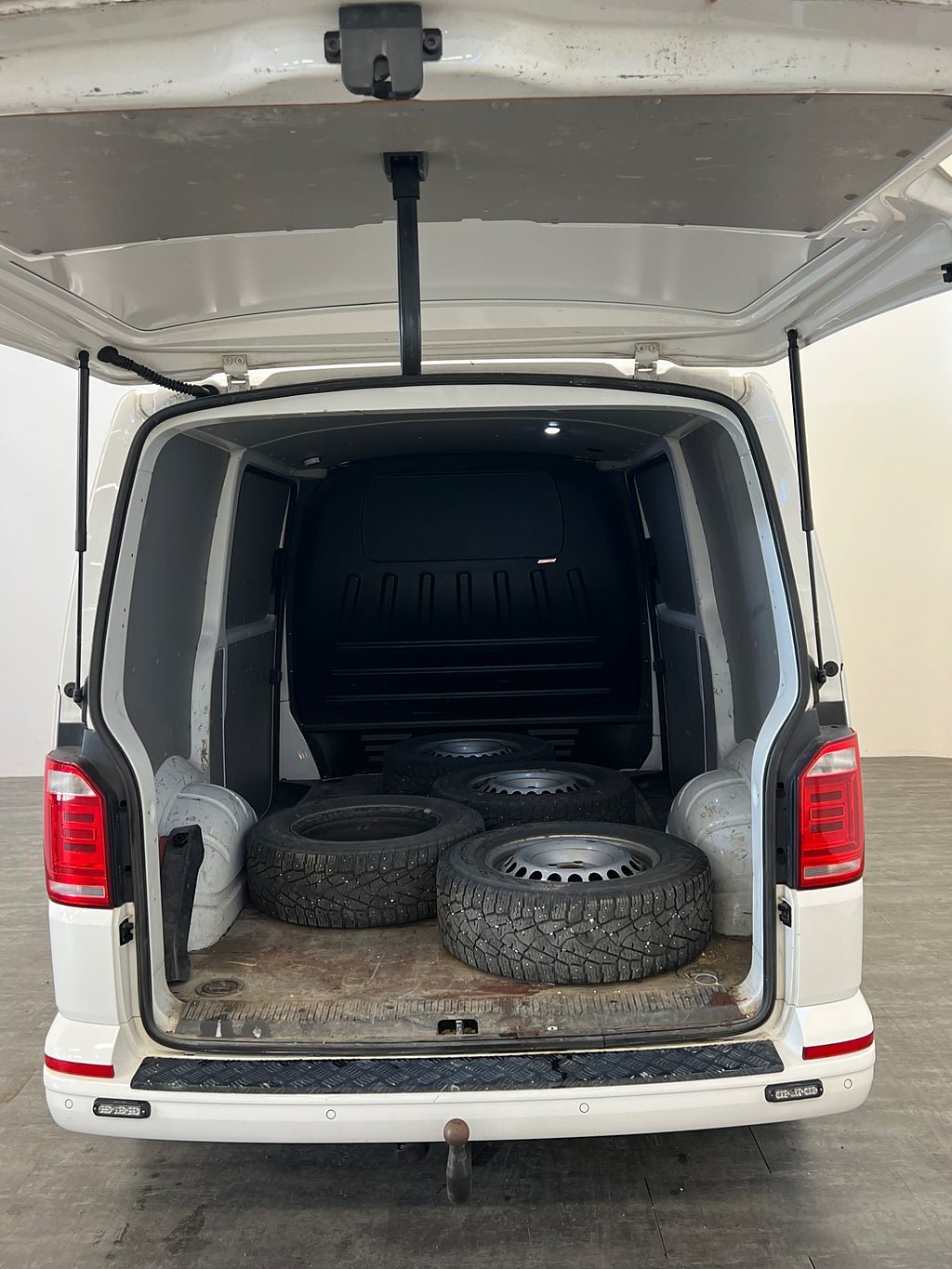 Vehicle Image 13